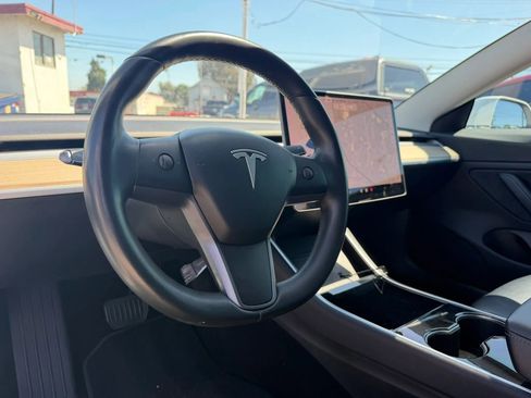 Used 2018 Tesla Model 3 Long Range RWD image 11