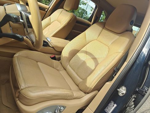 Used 2015 Porsche Cayenne Diesel w/ Premium Package image 6