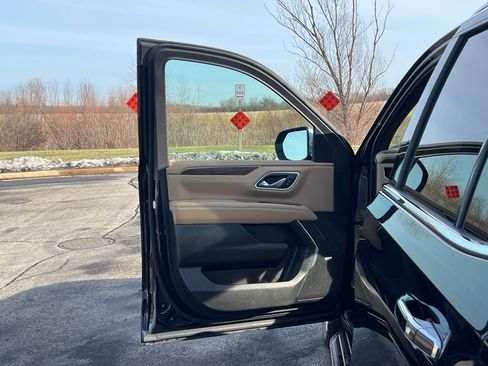 Used 2023 Chevrolet Tahoe Premier image 12