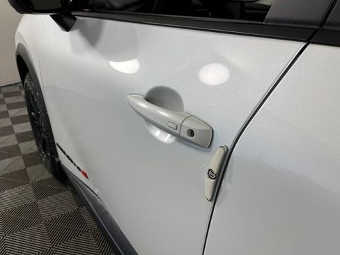 Used 2025 Nissan Rogue SV AWD/4WD image 13