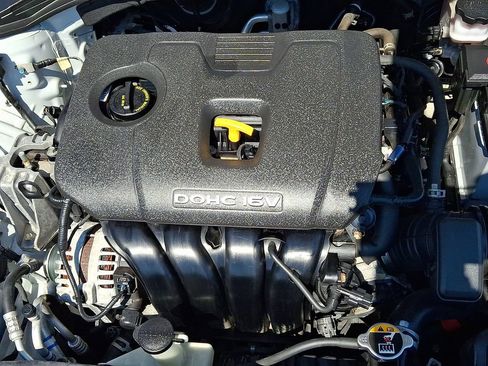 Used 2018 Hyundai Elantra SE FWD image 27