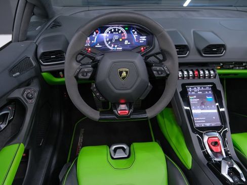 Used 2023 Lamborghini Huracan EVO RWD image 41