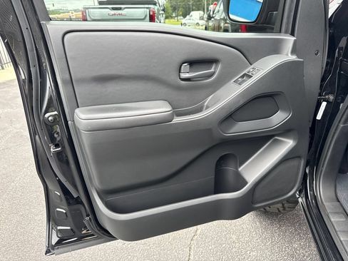 Used 2023 Nissan Frontier S RWD image 11