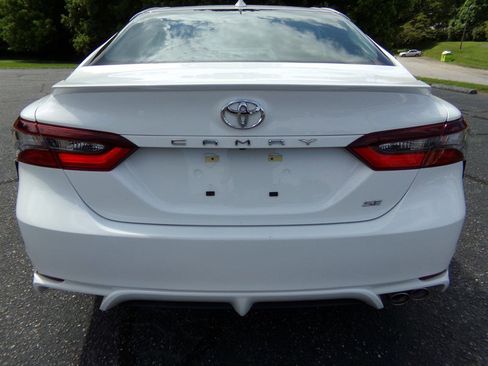 Used 2022 Toyota Camry SE image 4