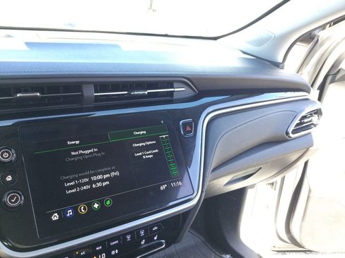 Used 2023 Chevrolet Bolt EUV LT w/ Comfort Package image 10