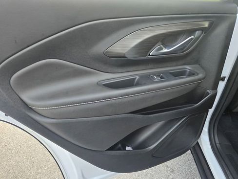 Used 2023 GMC Terrain SLT w/ Infotainment Package II image 13