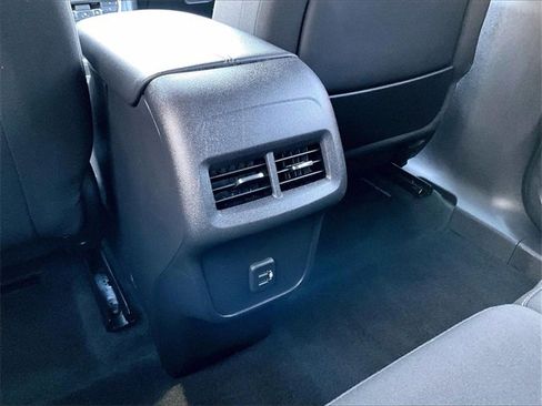 Used 2024 GMC Terrain SLE image 28