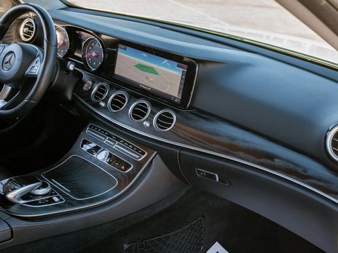 Used 2018 Mercedes-Benz E 300 4MATIC image 11