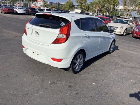 Used 2012 Hyundai Accent SE FWD image 3