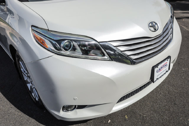 Used 2016 Toyota Sienna Limited Premium FWD image 9