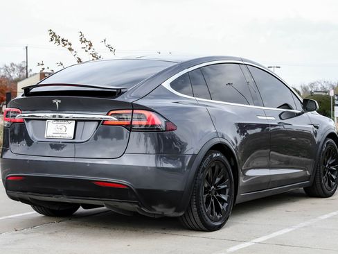 Used 2018 Tesla Model X 75D image 10