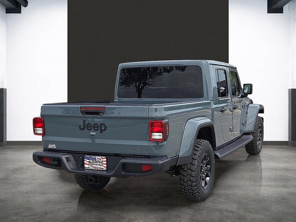 Used 2025 Jeep Gladiator Sport AWD/4WD image 9