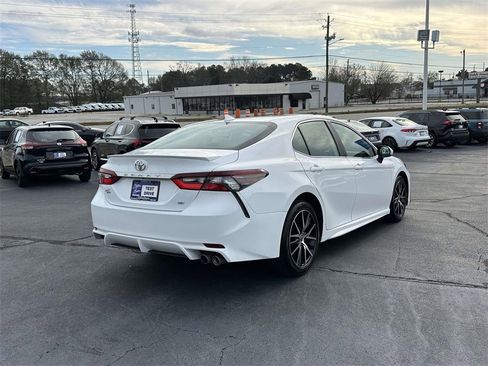 Used 2024 Toyota Camry SE image 25