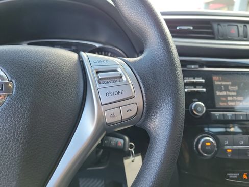 Used 2015 Nissan Rogue S image 23