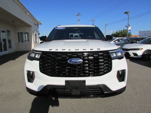 Used 2025 Ford Explorer ST-Line w/ ST-Line Street Pack AWD/4WD image 3