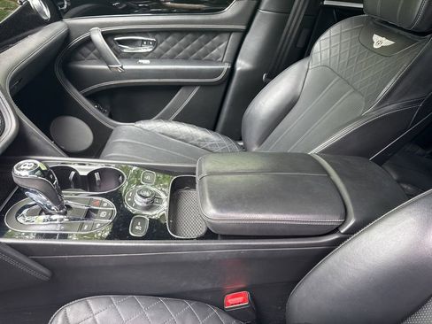 Used 2018 Bentley Bentayga Activity image 29