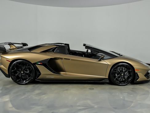 Used 2021 Lamborghini Aventador SVJ AWD/4WD image 15
