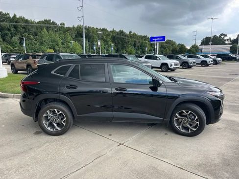 Used 2025 Chevrolet Trax LT w/ Driver Confidence Package FWD image 9