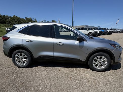 Used 2024 Ford Escape Active AWD/4WD image 6