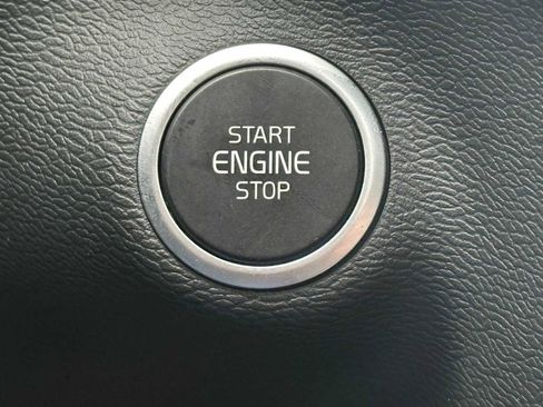 Used 2025 Volvo XC40 B5 Plus w/ Protection Package Premier image 31