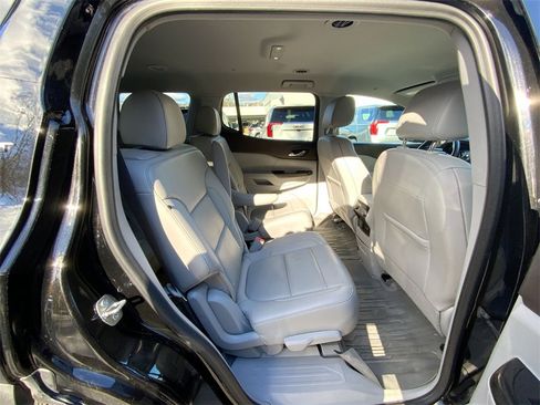 Used 2023 GMC Acadia SLT w/ Technology Package image 27