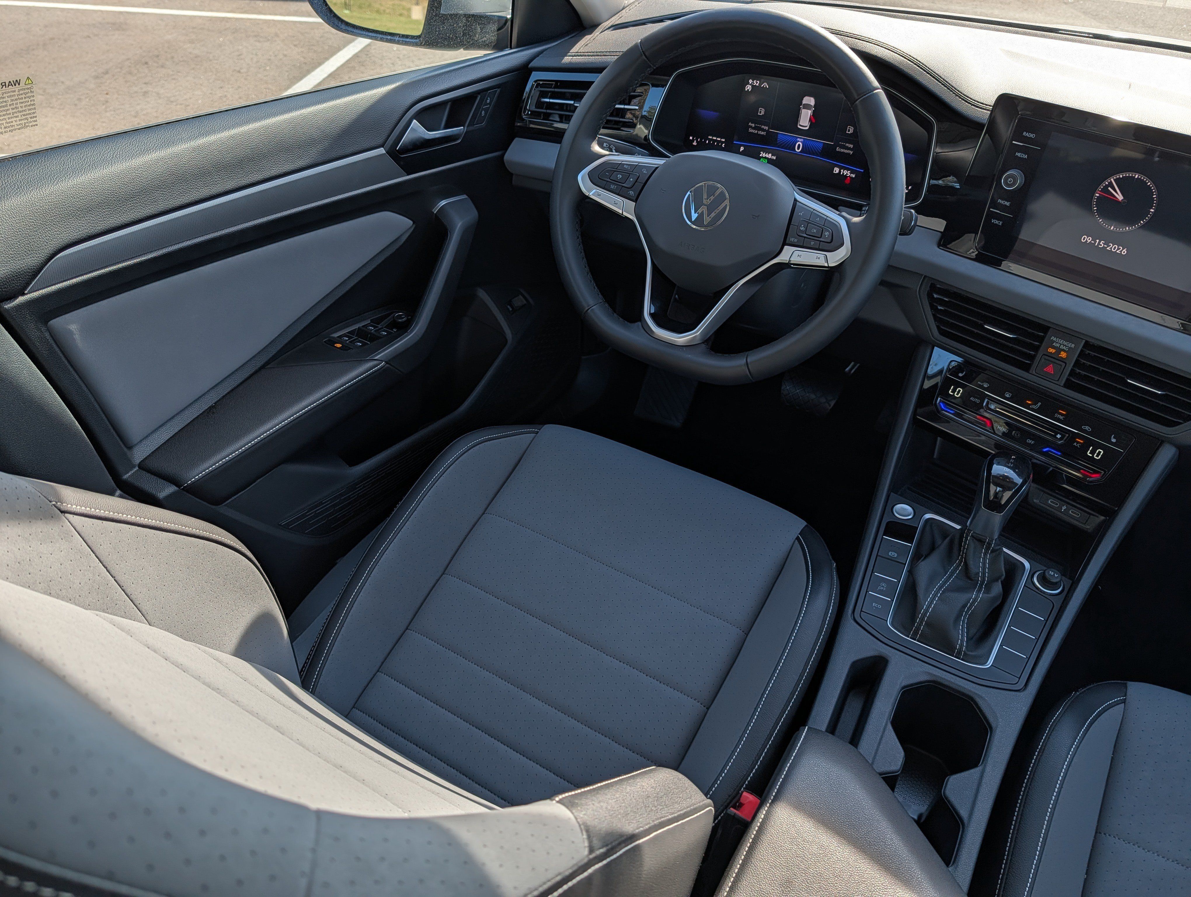 Certified 2025 Volkswagen Jetta SE FWD image 9