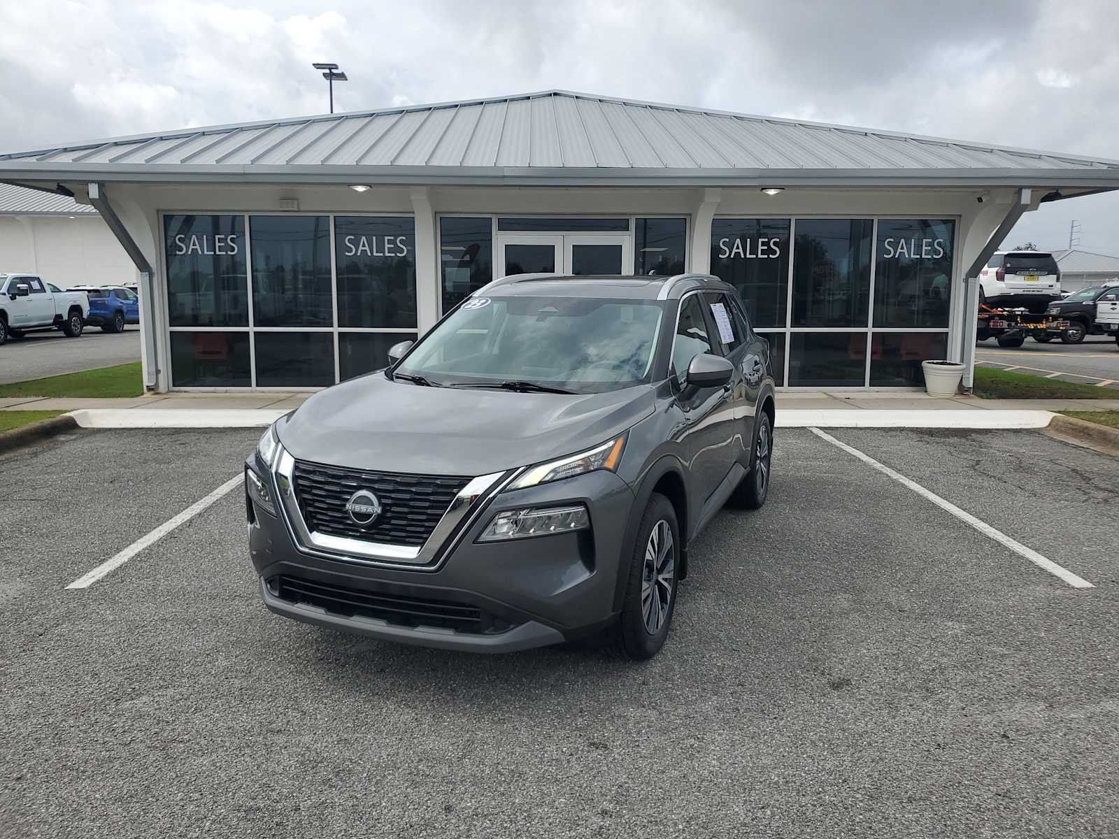 Used 2023 Nissan Rogue SV w/ SV Premium B Package AWD/4WD image 1