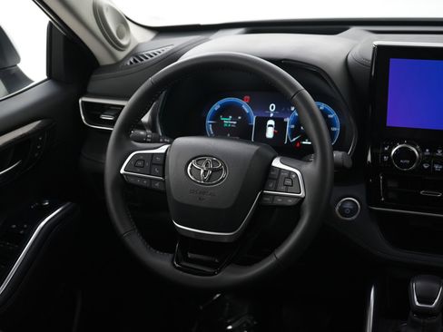 Used 2025 Toyota Highlander Platinum AWD/4WD image 15