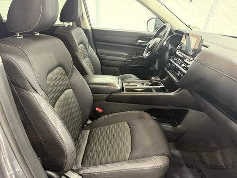 Used 2022 Nissan Pathfinder SV image 19