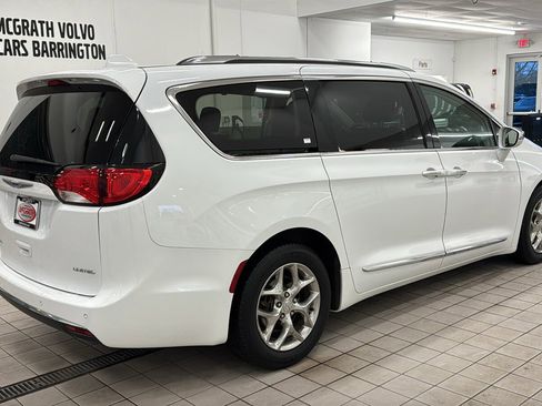 Used 2018 Chrysler Pacifica Limited image 5
