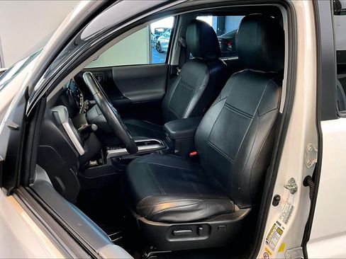 Used 2020 Toyota Tacoma SR5 image 8