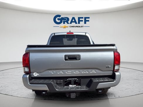Used 2018 Toyota Tacoma TRD Sport AWD/4WD image 6