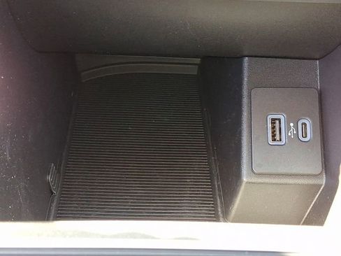 Used 2023 Ford Edge SE image 22