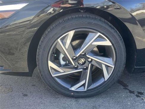 Used 2025 Hyundai Elantra SEL image 26