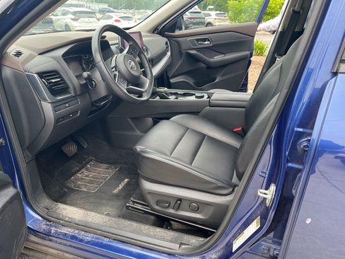 Used 2021 Nissan Rogue SV w/ Premium Package AWD/4WD image 2