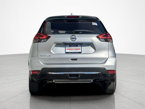 Used 2018 Nissan Rogue S image 4
