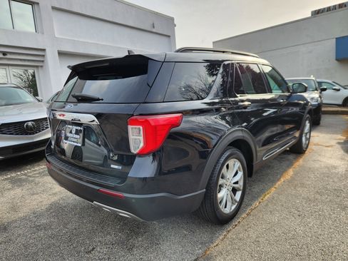 Used 2020 Ford Explorer XLT w/ Equipment Group 202A image 4