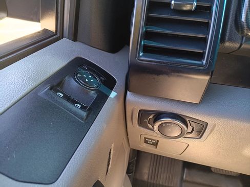 Used 2017 Ford F150 XL w/ Equipment Group 101A Mid RWD image 16