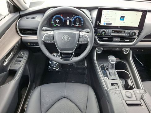 Used 2025 Toyota Grand Highlander Limited image 22