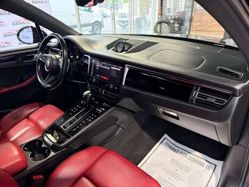 Used 2023 Porsche Macan AWD/4WD image 51