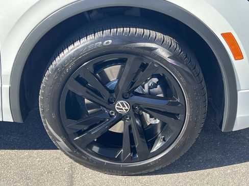 Certified 2023 Volkswagen Tiguan SE R-Line image 30