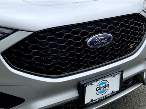 Used 2019 Ford Edge ST w/ Cold Weather Package image 28