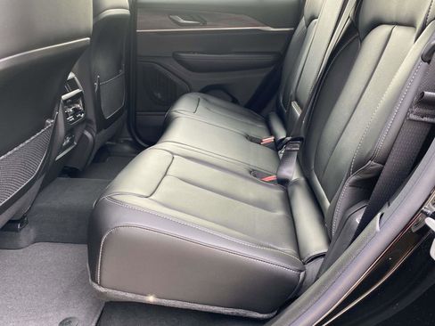 New 2025 Jeep Grand Cherokee Limited image 12