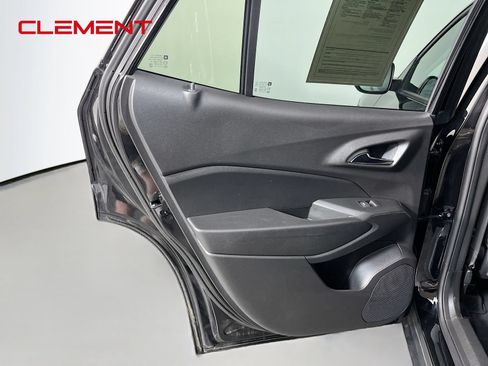Used 2025 Chevrolet Trax LT w/ LT Convenience Package FWD image 31