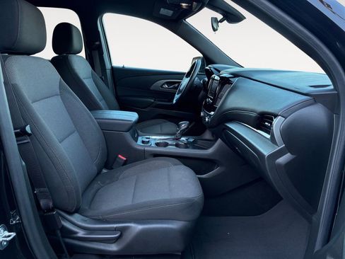 Used 2023 Chevrolet Traverse LT image 15