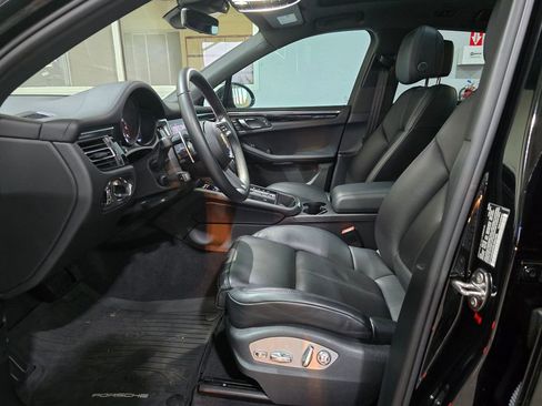 Used 2024 Porsche Macan image 24