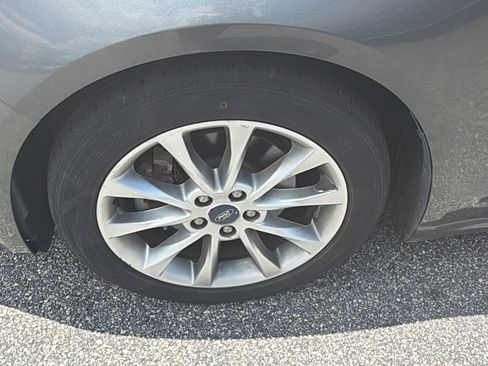 Used 2017 Ford Fusion SE FWD image 12