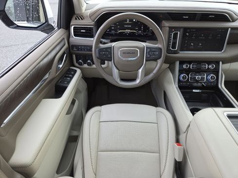 Used 2022 GMC Yukon XL Denali image 32