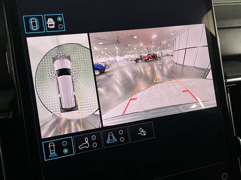 Used 2025 GMC Yukon XL Denali image 19