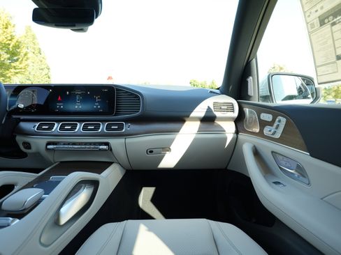 New 2026 Mercedes-Benz GLS 450 4MATIC image 26